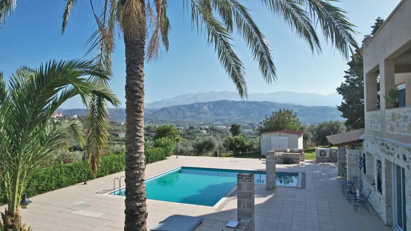 Sea View 155 m² Villa with Four Bedrooms for Sale in Galatas, Chania — photo 5
