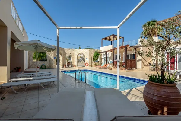 Sea View 80 m² Villa with Two Bedrooms for Sale in Kissamos, Chania — photo 3