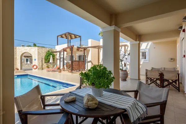 Sea View 80 m² Villa with Two Bedrooms for Sale in Kissamos, Chania — photo 2