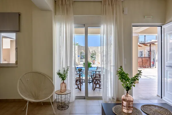 Sea View 80 m² Villa with Two Bedrooms for Sale in Kissamos, Chania — photo 5