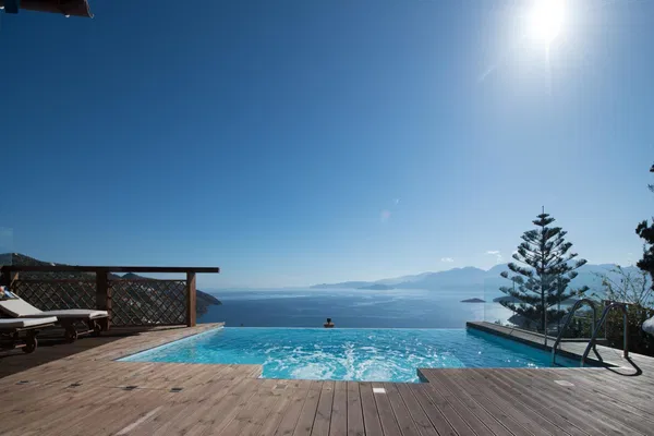 Sea View 380 m² Villa with Six Bedrooms for Sale in Agios Nikolaos, Lasithi — photo 2