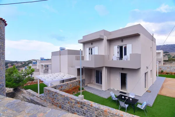 110 m² Three-Bedroom Villa for Sale in Agios Nikolaos, Lasithi