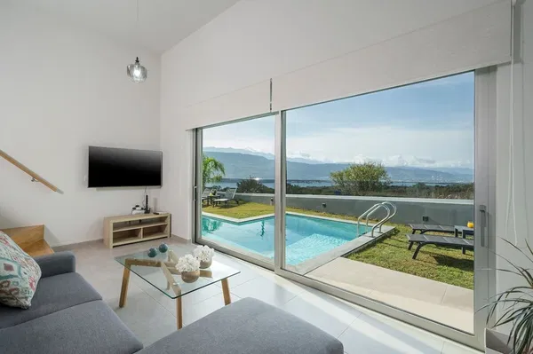 Sea View 200 m² Villa with Four Bedrooms for Sale in Akrotiri, Chania