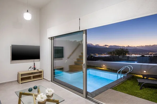 Sea View 200 m² Villa with Four Bedrooms for Sale in Akrotiri, Chania — photo 4