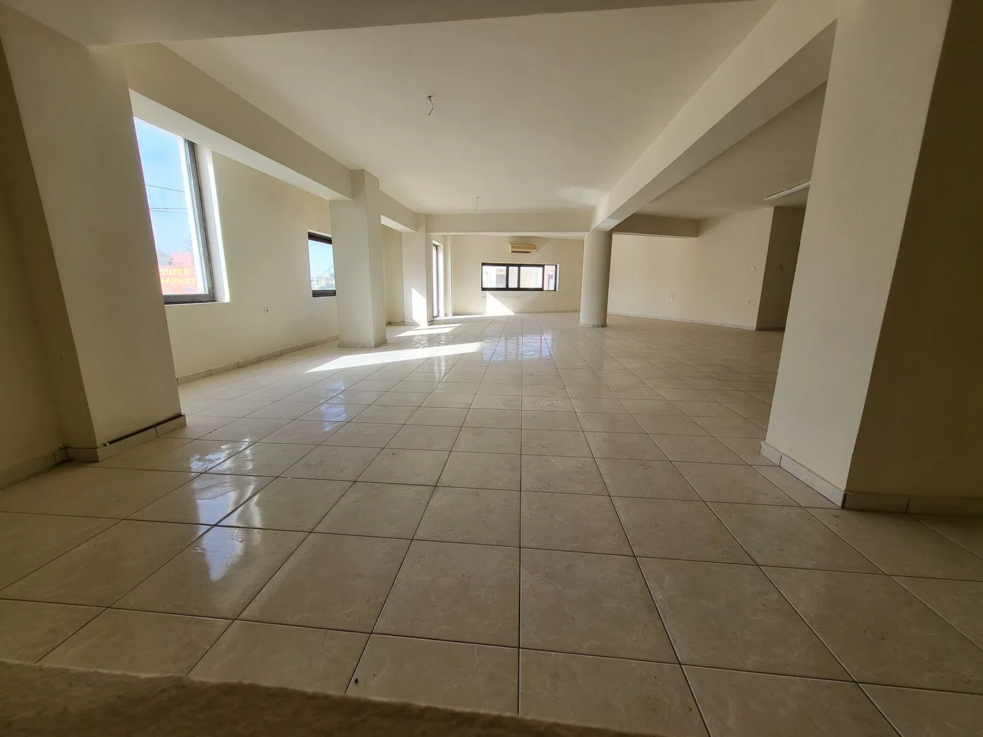 1250 m² Building for Sale in Chania