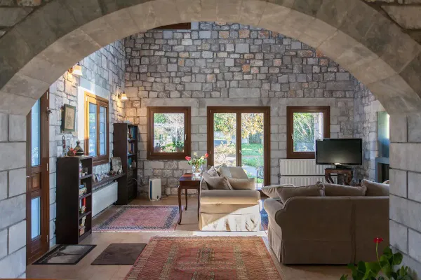 Three-Bedroom Villa for Sale in Alikianos, Platanias