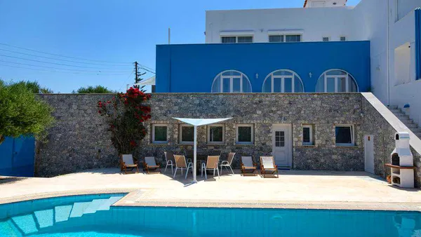 Six-Bedroom Sea-View Villa for Sale in Rethymnon — photo 2
