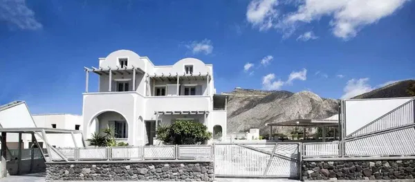 345 m² Hotel for Sale in Santorini, Cyclades — photo 2