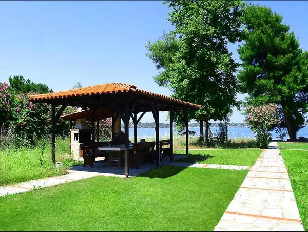Sea-View 280 m² Villa with Six Bedrooms for Sale in Sithonia, Halkidiki — photo 2