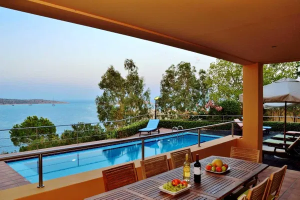 Sea View Nine-Bedroom Villa for Sale in Loutraki Akrotiriou, Akrotiri — photo 5