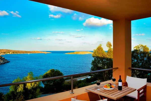 Sea View Nine-Bedroom Villa for Sale in Loutraki Akrotiriou, Akrotiri — photo 2