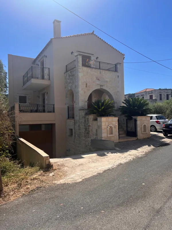 Five-Bedroom Villa for Sale in Gavalochori, Apokoronas