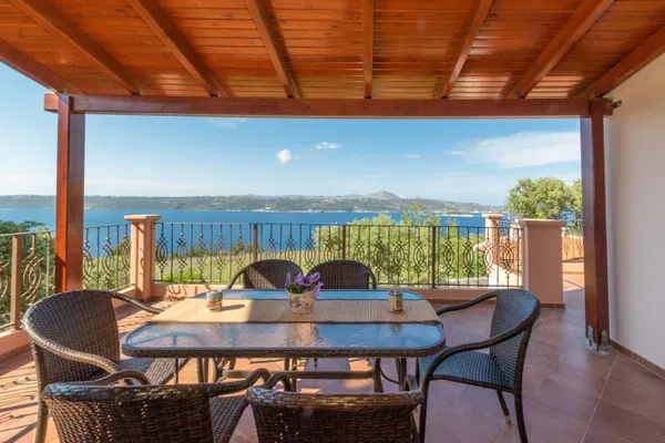 Sea-View 231 m² Villa with Three Bedrooms for Sale in Megala Chorafia, Chania — photo 3