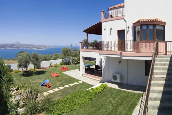 Sea-View 231 m² Villa with Three Bedrooms for Sale in Megala Chorafia, Chania — photo 4