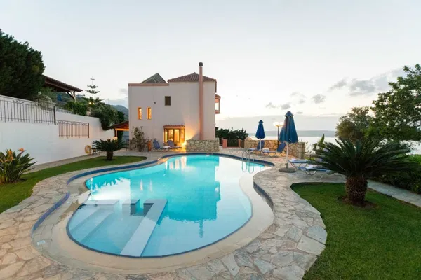 Sea-View 231 m² Villa with Three Bedrooms for Sale in Megala Chorafia, Chania