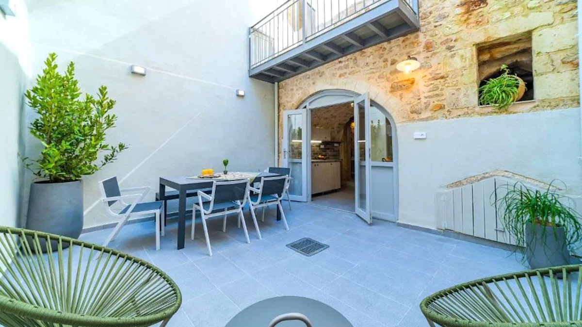 Modern 134 m² Villa with Two Bedrooms for Sale in Old Town Rethymnon, Rethymnon
