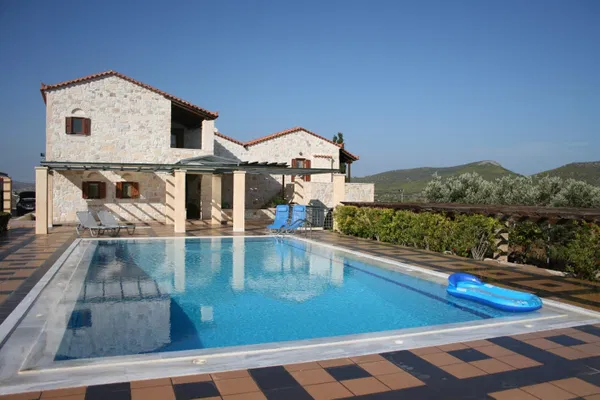 Sea View 600 m² Villa with Three Bedrooms for Sale in Anavyssos, Attica — photo 2