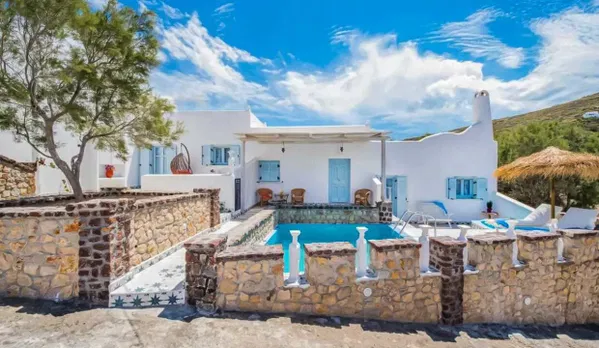 1100 m² Hotel for Sale in Santorini, Cyclades