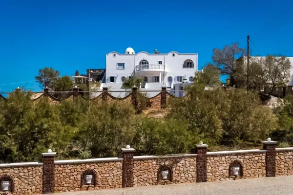 1100 m² Hotel for Sale in Santorini, Cyclades — photo 2