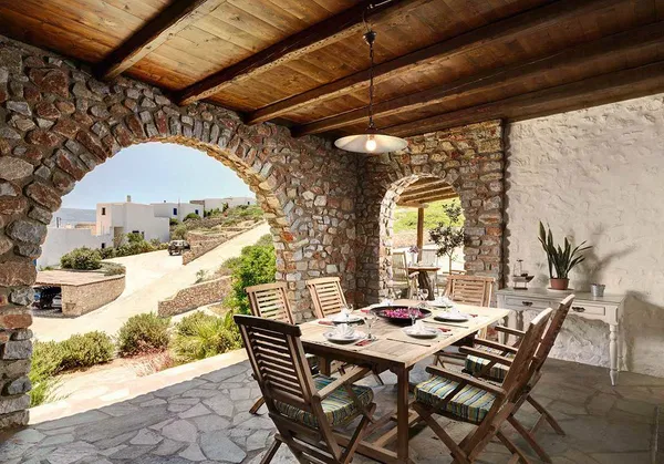 Sea-View 178 m² Villa with Five Bedrooms for Sale in Paros, Cyclades — photo 3