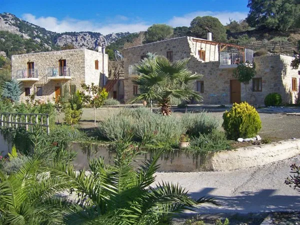400 m² Hotel for Sale in Heraklion — photo 2