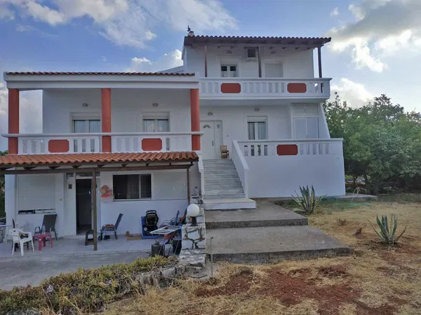 180 m² Villa with Four Bedrooms for Sale in Pazinos, Akrotiri