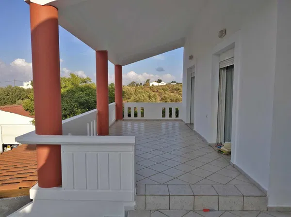 180 m² Villa with Four Bedrooms for Sale in Pazinos, Akrotiri — photo 2