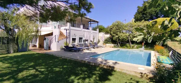 Sea-View 160 m² Villa with Five Bedrooms for Rent in Stalos, Chania