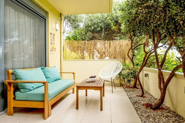 85 m² Apartment with Two Bedrooms for Rent in Chryssi Akti, Chania