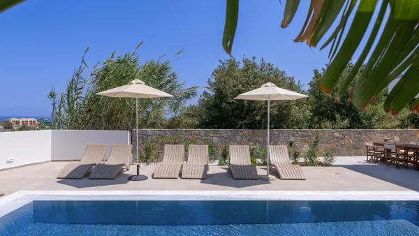 2500 m² Seafront Hotel for Sale in Hersonissos, Heraklion — photo 2