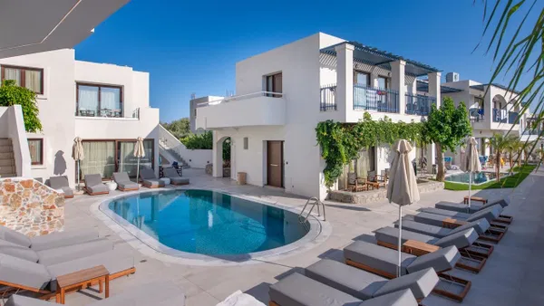 2500 m² Seafront Hotel for Sale in Hersonissos, Heraklion