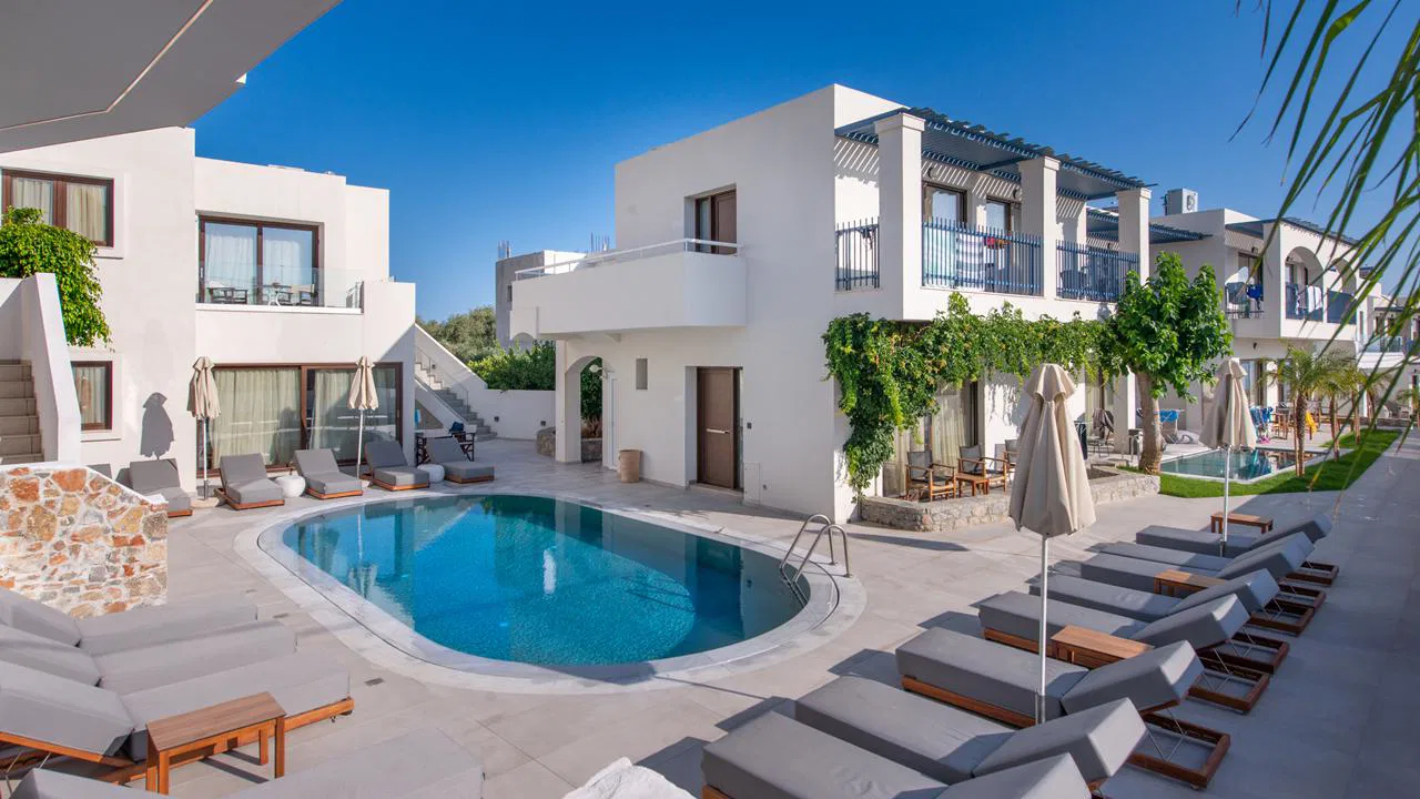 2500 m² Seafront Hotel for Sale in Hersonissos, Heraklion