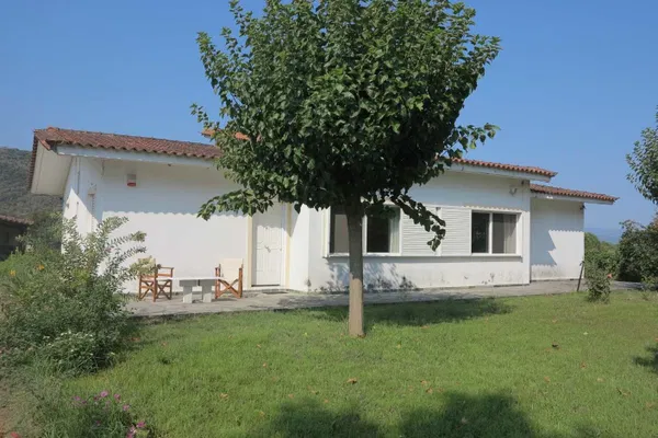 140 m² Villa with Four Bedrooms for Sale in Pyrgos Evoias, Evia