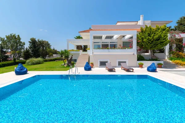 800 m² Villa with Five Bedrooms for Sale in Rhodes, Dodecanese Islands — photo 2