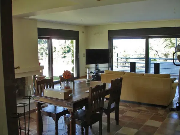 Sea-View 500 m² Villa with Four Bedrooms for Sale in Nea Makri, Athens Eastern Suburbs — photo 5