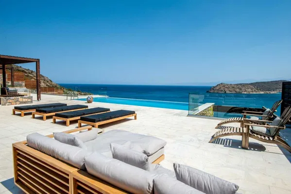 413 m² Sea View Six-Bedroom Villa for Sale in Agios Nikolaos, Lasithi — photo 3