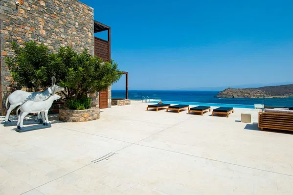 413 m² Sea View Six-Bedroom Villa for Sale in Agios Nikolaos, Lasithi — photo 4