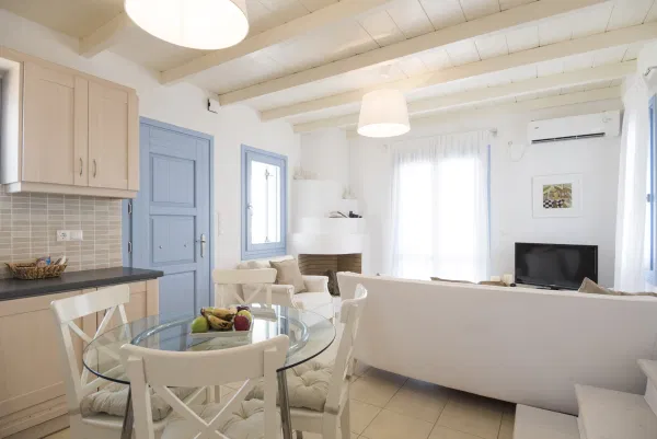 Sea-View Two-Bedroom Villa for Sale in Naxos, Cyclades — photo 3