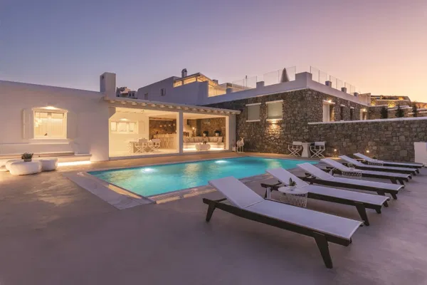 Sea-View 290 m² Villa with Three Bedrooms for Sale in Mykonos, Cyclades — photo 3