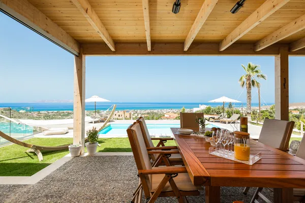 Sea View 430 m² Villa with Six Bedrooms for Sale in Heraklion — photo 3