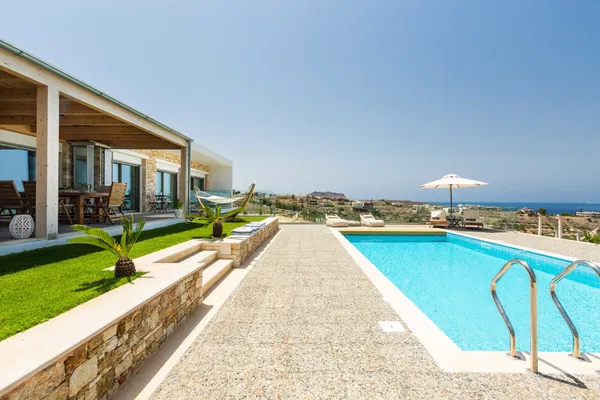 Sea View 430 m² Villa with Six Bedrooms for Sale in Heraklion — photo 2