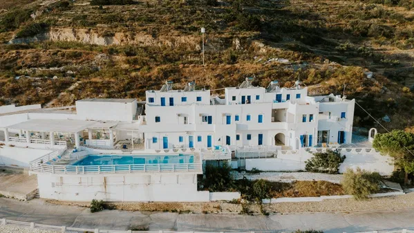 810 m² Sea-View Hotel for Sale in Paros, Cyclades — photo 2