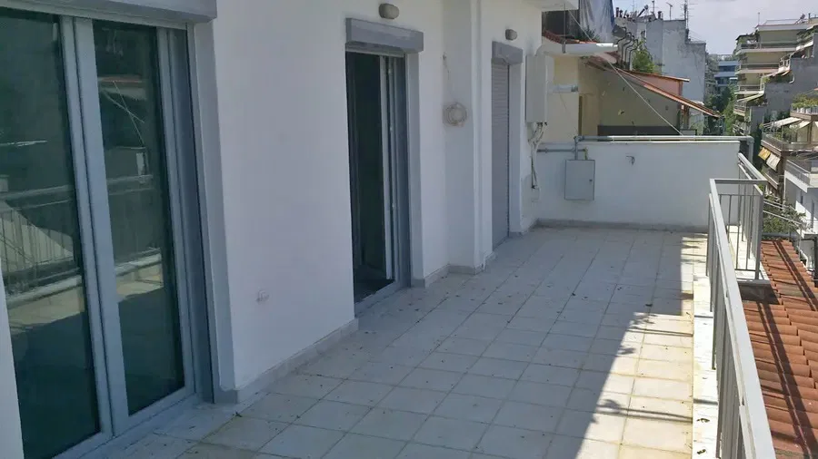 Renovated 92 m² Penthouse with Three Bedrooms for Sale in Faliro Thessaloniki, Thessaloniki