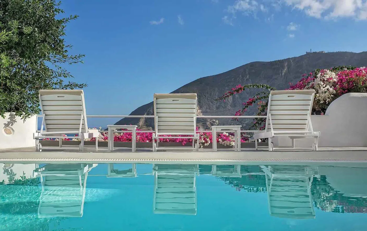 105 m² Three-Bedroom Villa for Sale in Santorini, Cyclades