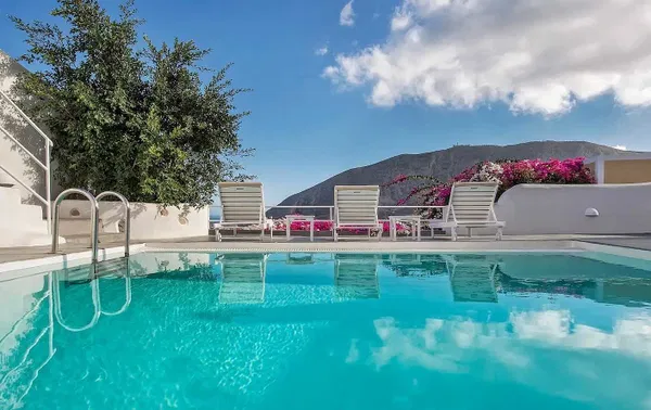 105 m² Three-Bedroom Villa for Sale in Santorini, Cyclades — photo 2