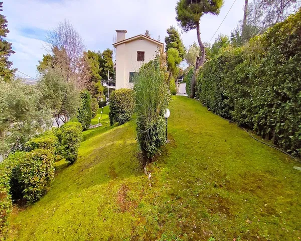 600 m² Villa with Seven Bedrooms for Sale in Ekali, Athens Northern suburbs — photo 2