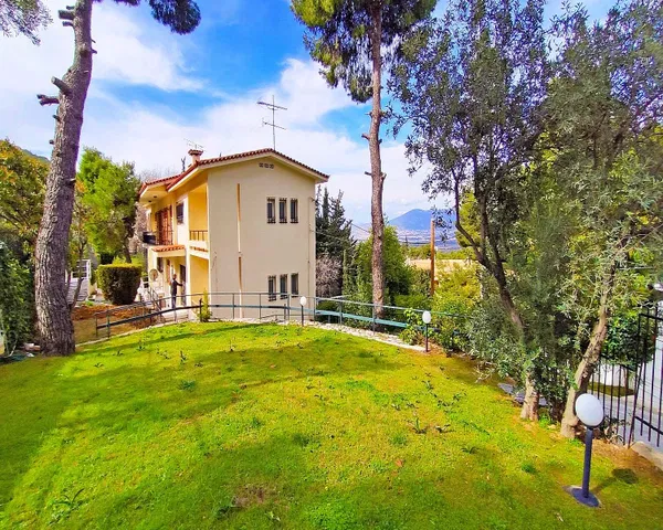 600 m² Villa with Seven Bedrooms for Sale in Ekali, Athens Northern suburbs — photo 3
