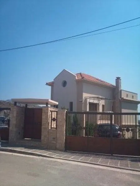 Seafront Three-Bedroom Villa for Sale in Pallini, Athens Eastern Suburbs — photo 2