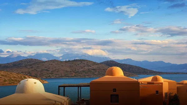 Sea View 450 m² Villa with Three Bedrooms for Rent in Elounda, Agios Nikolaos — photo 4