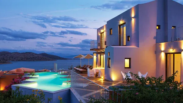 Sea View 450 m² Villa with Three Bedrooms for Rent in Elounda, Agios Nikolaos — photo 3